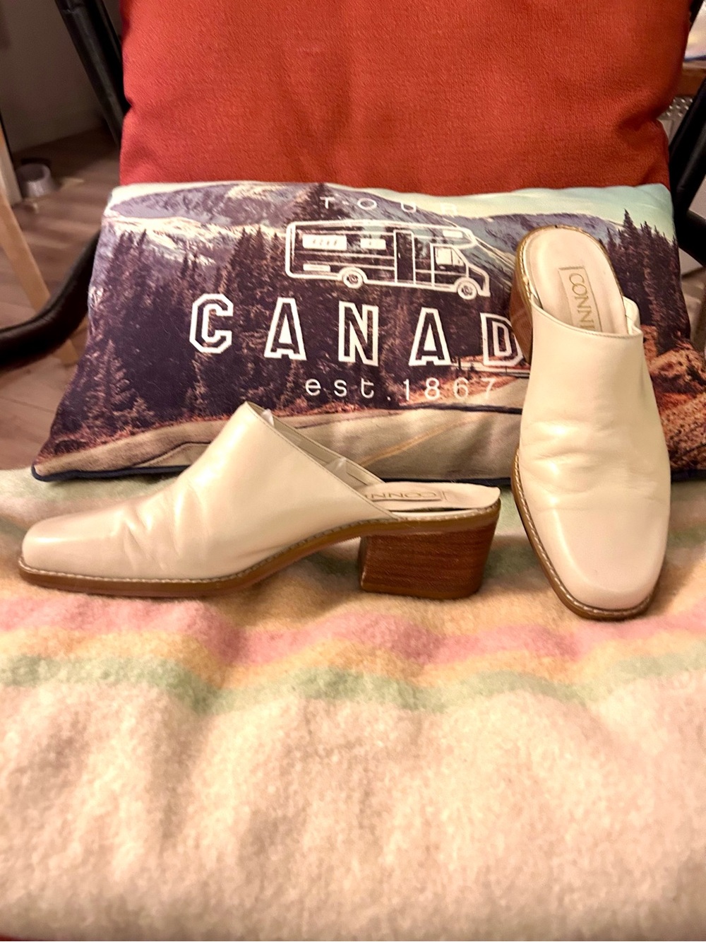 Vintage White Leather Block Heel Mule - Women's Slip-On